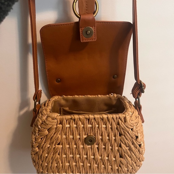 Small/Medium Basket Crossbody Bag - Picture 5 of 6